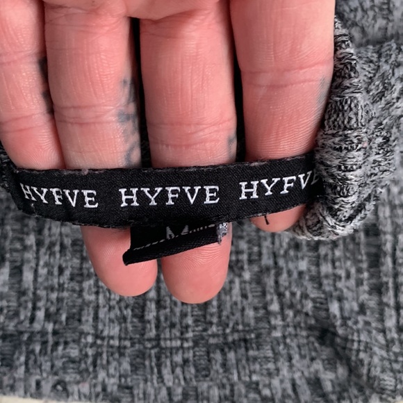 Crop sweater size medium (fits small) - Picture 3 of 4